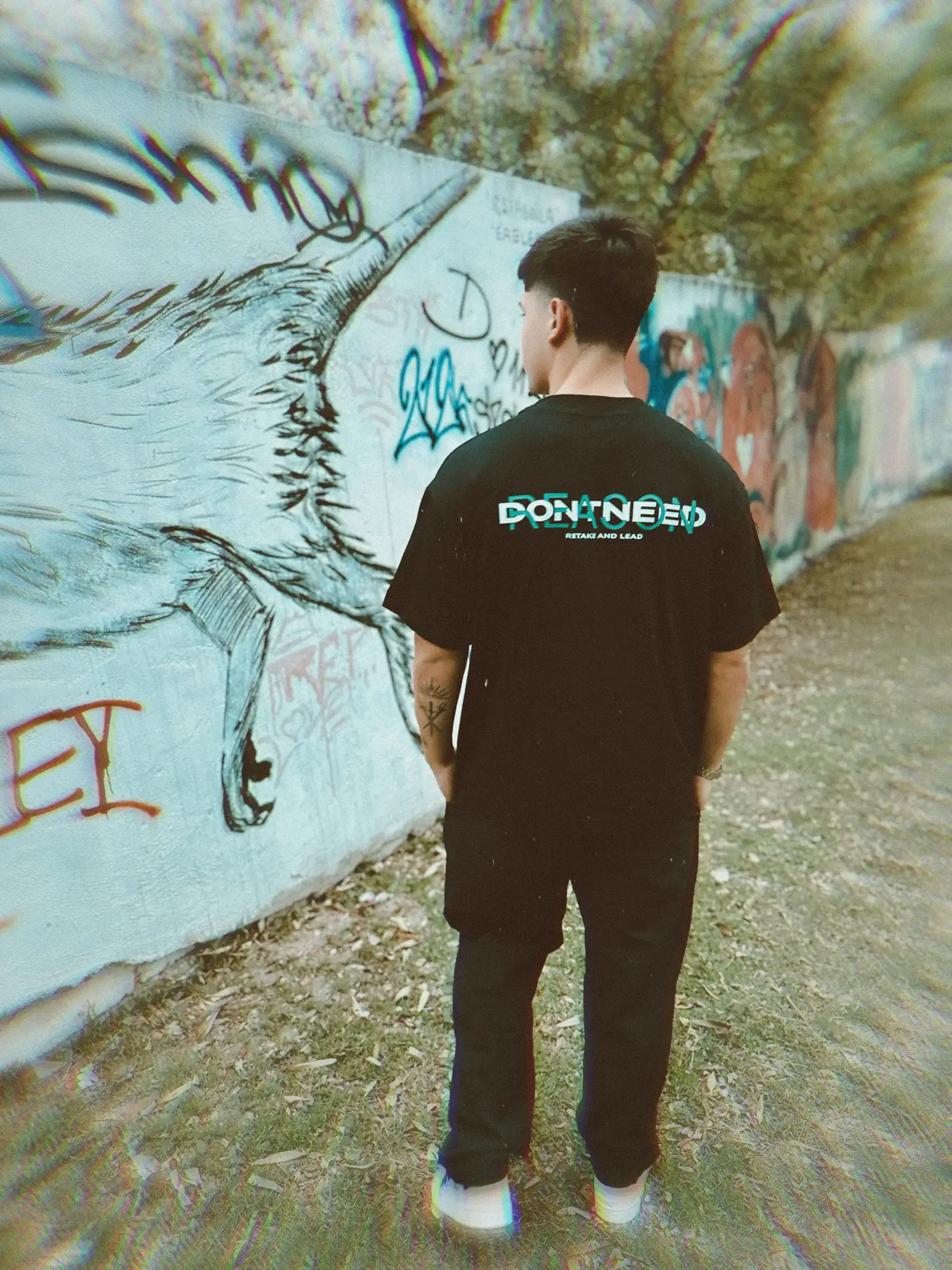 REMERA HOMBRE NEGRA OVERSIZE DOBLE ESTAMPA 