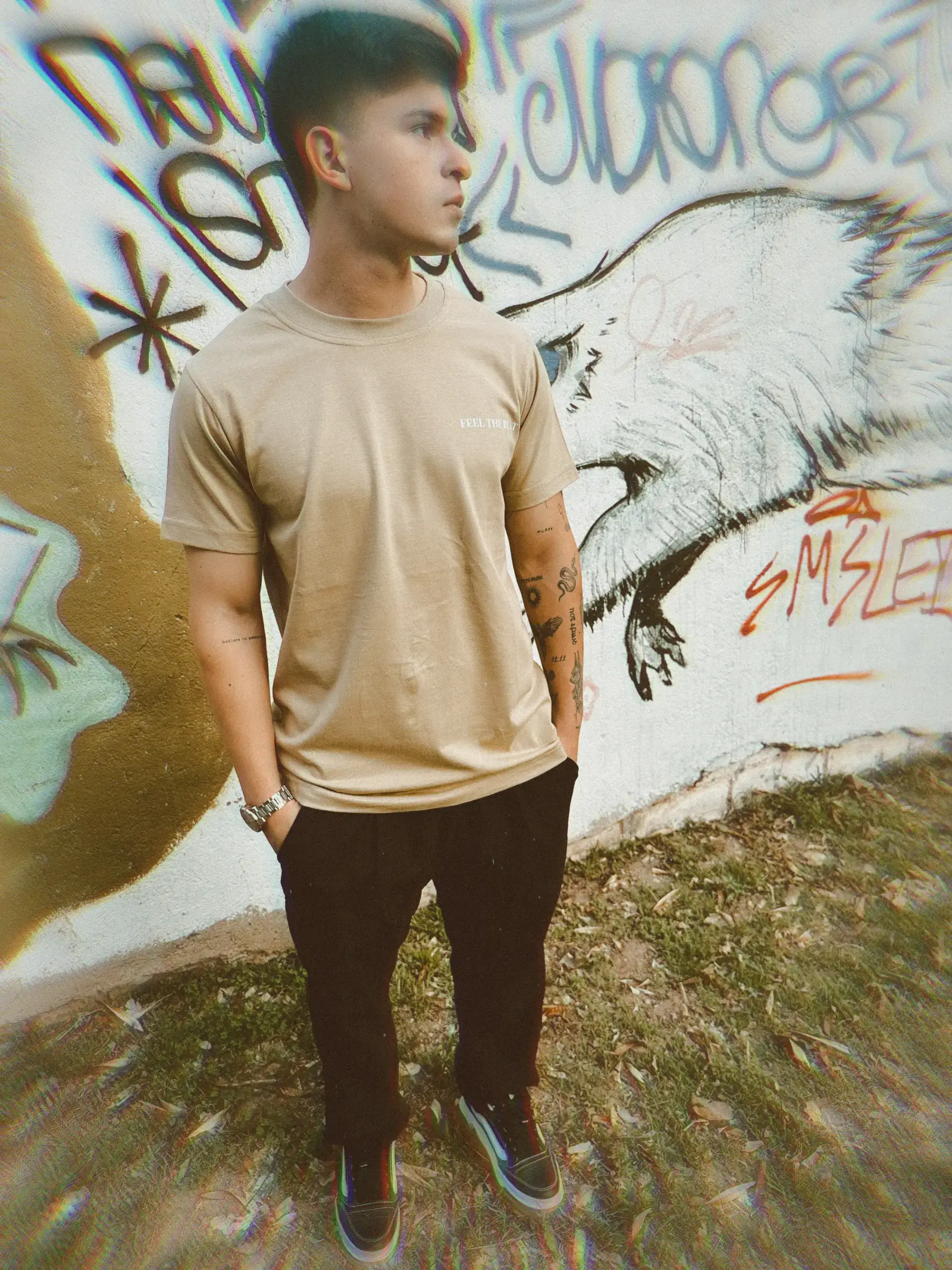 REMERA HOMBRE BEIGE DOBLE ESTAMPA 