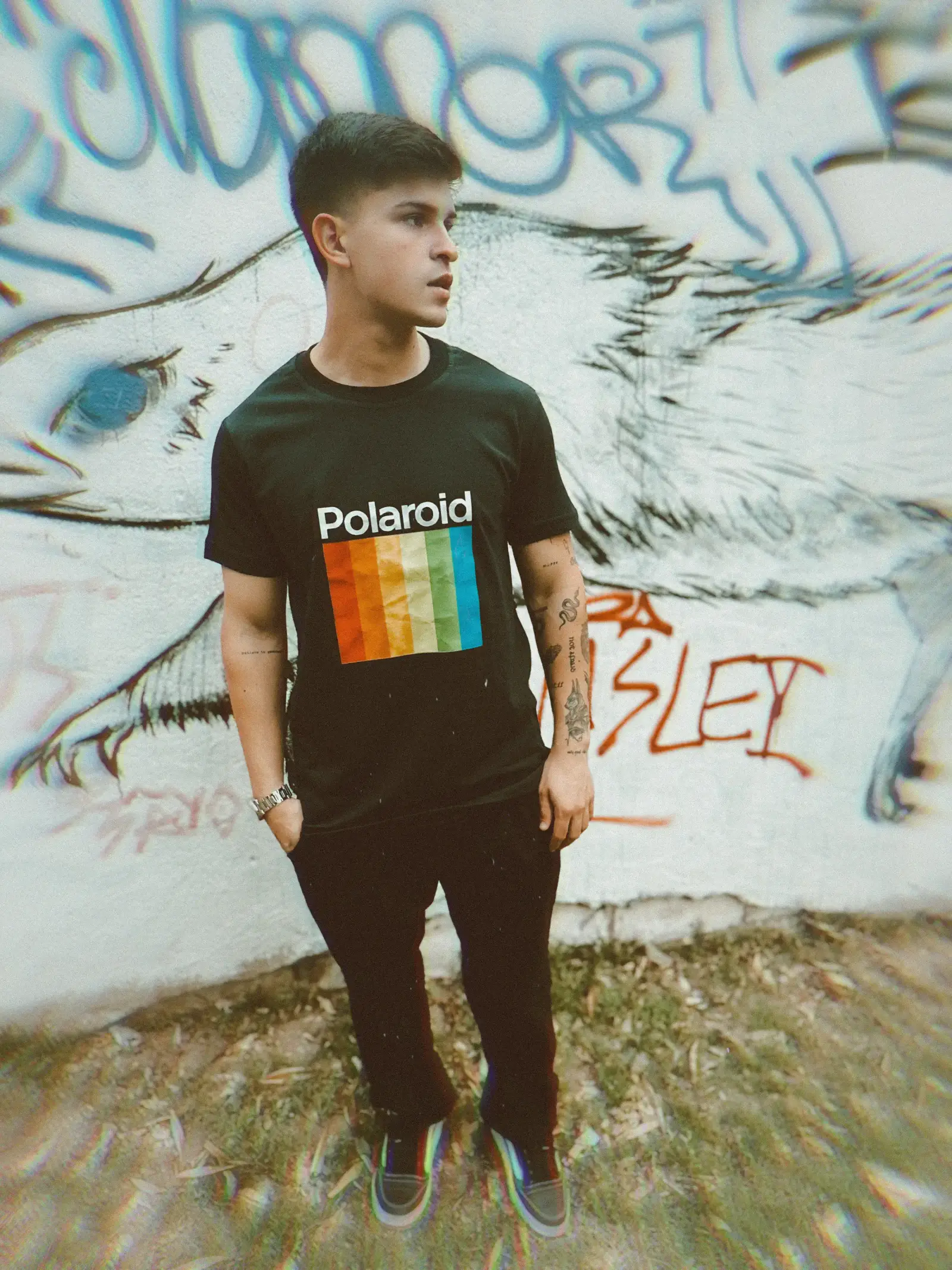 REMERA HOMBRE NEGRA POLAROID 